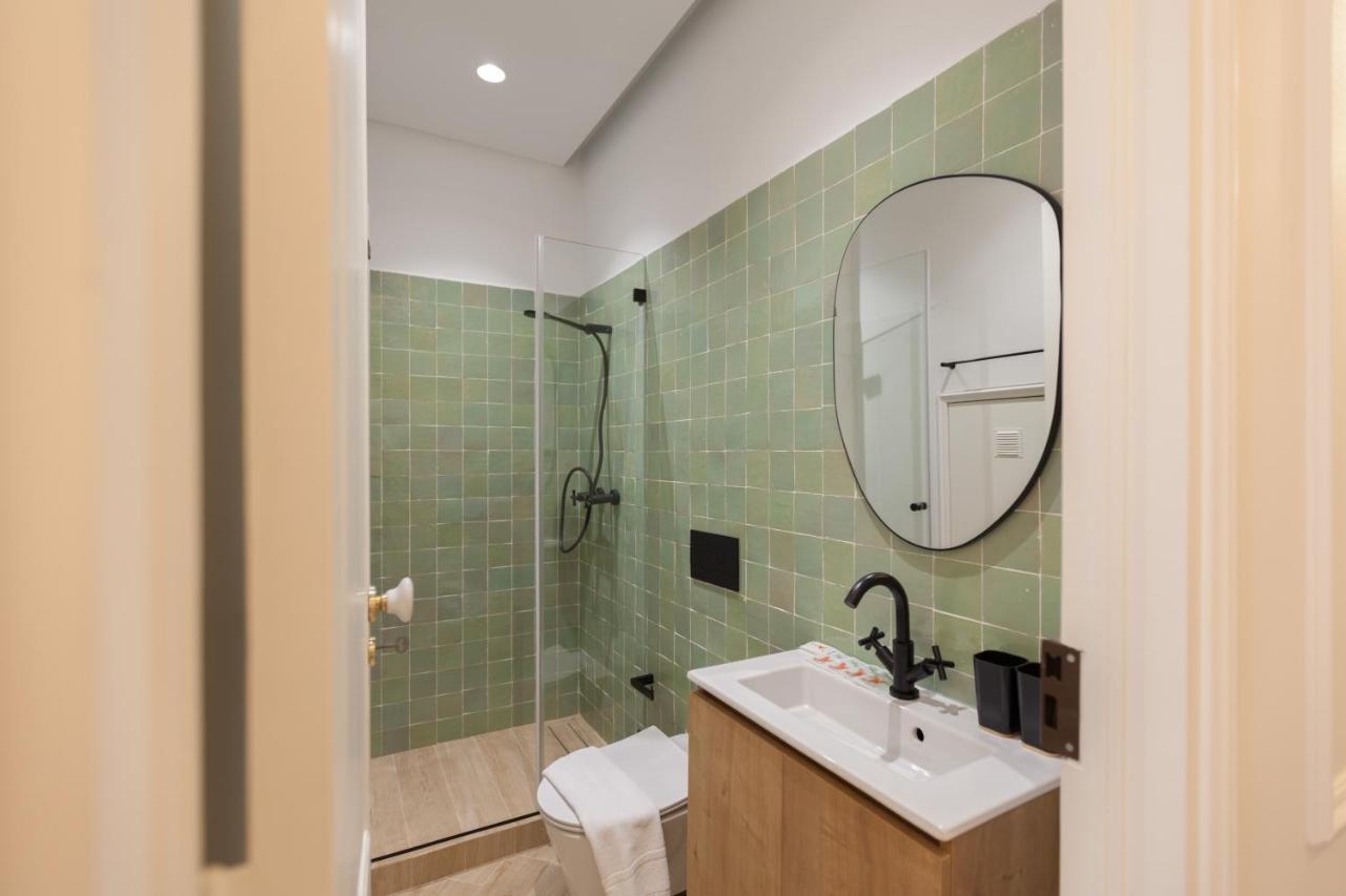Flh Lapa Apartment With Interior Pateo Lisbon Bagian luar foto