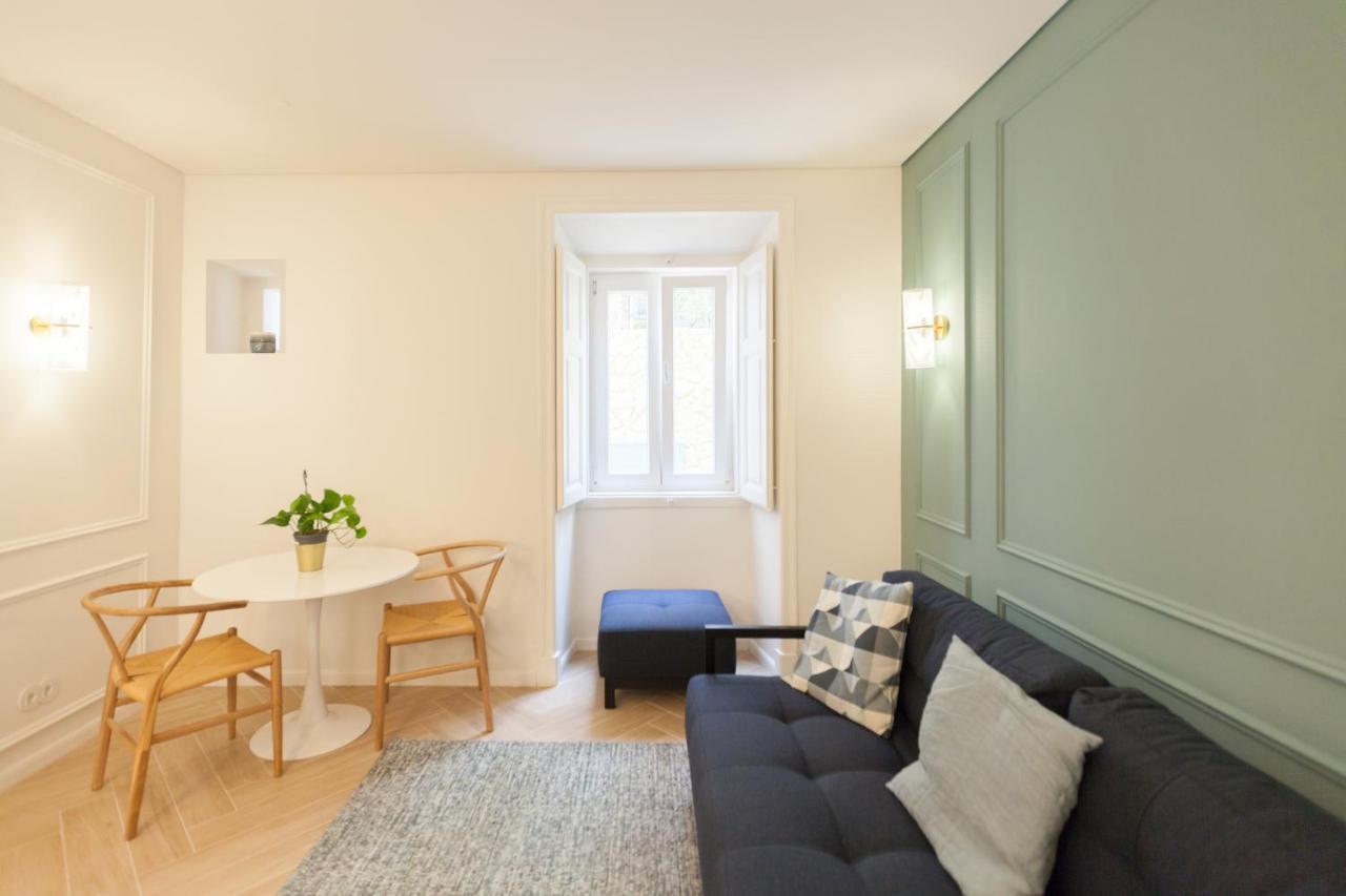 Flh Lapa Apartment With Interior Pateo Lisbon Bagian luar foto