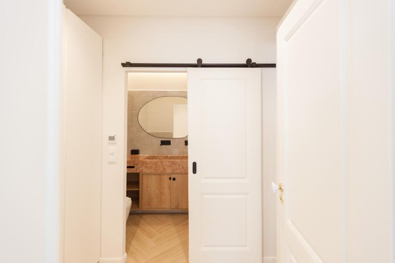 Flh Lapa Apartment With Interior Pateo Lisbon Bagian luar foto
