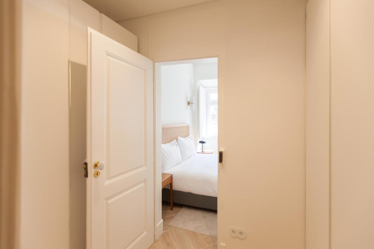 Flh Lapa Apartment With Interior Pateo Lisbon Bagian luar foto