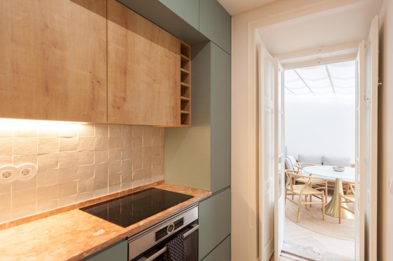 Flh Lapa Apartment With Interior Pateo Lisbon Bagian luar foto